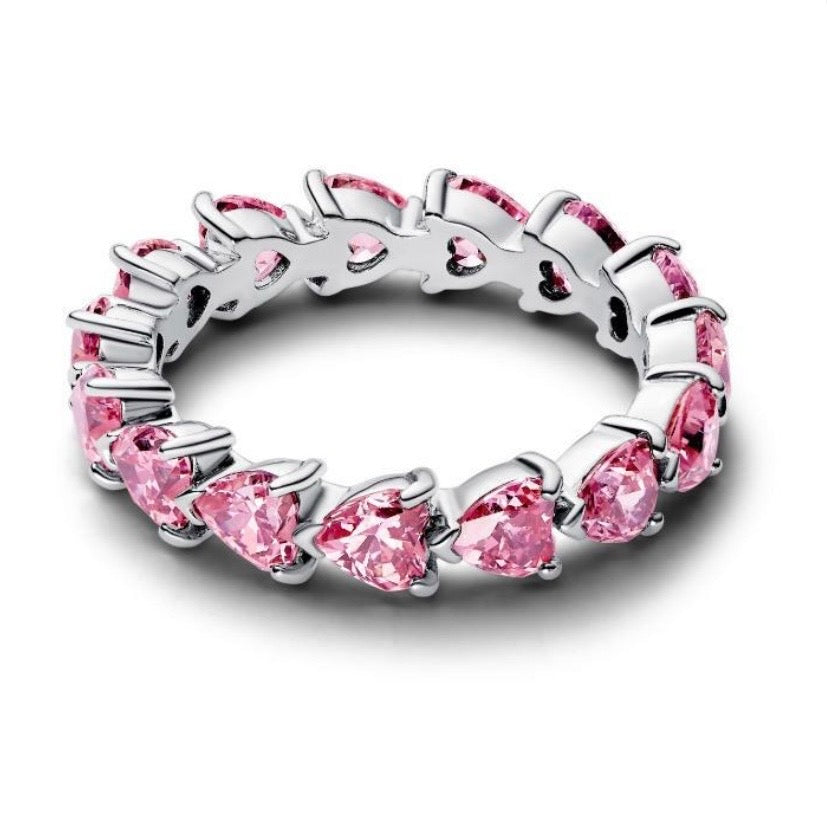 Anillo banda corazones rosas