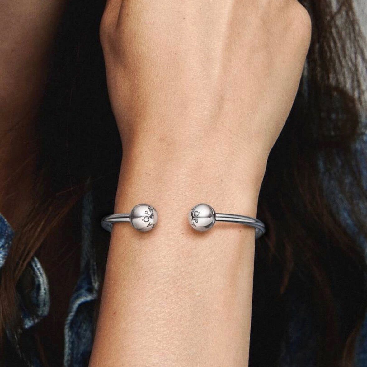 Brazalete rígido abierto