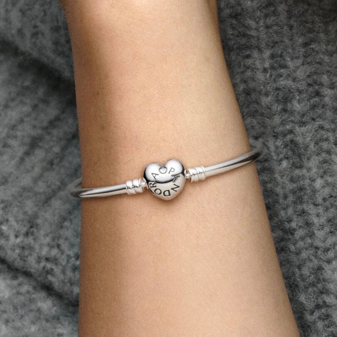 Brazalete Plata rígido corazón