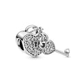 Charm candado de corazón con zirconias y llave con mango de corazón